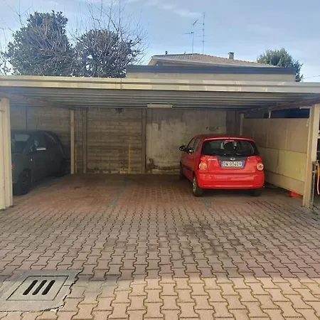 Near The Airport Station And Centre Apartment