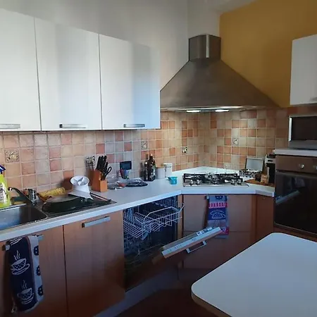 Apartmán Near The Airport Station And Centre